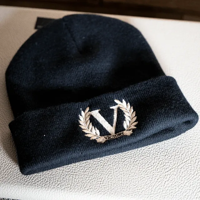 Victory beanie lue svart hvit logo