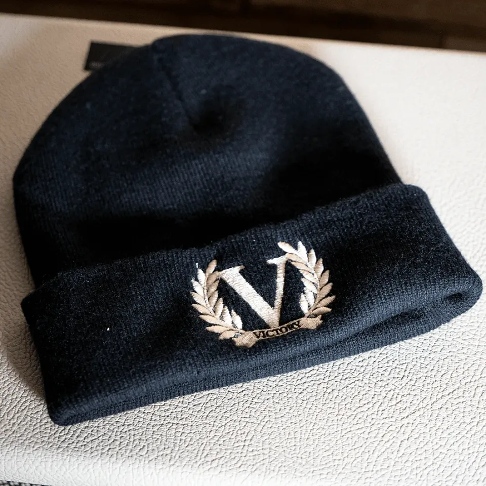 Victory beanie lue svart hvit logo