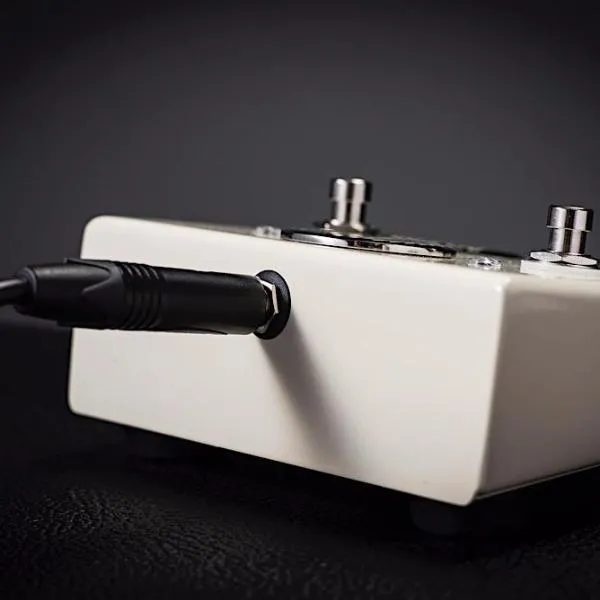 Victory V40 Tremolo Reverb fotbryter gloss cream dual