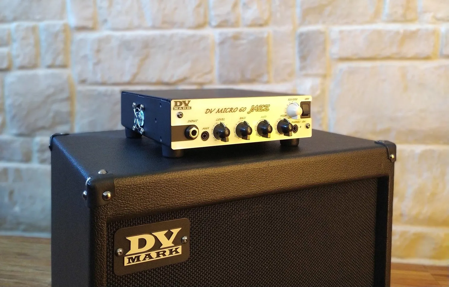 DVmark DV Micro 60 Jazz gitartopp 60W