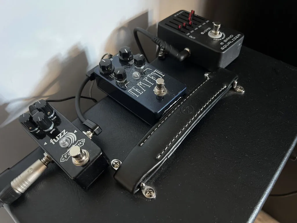 Fortin Fuzz))) fuzzpedal doom 9-24V miniformat