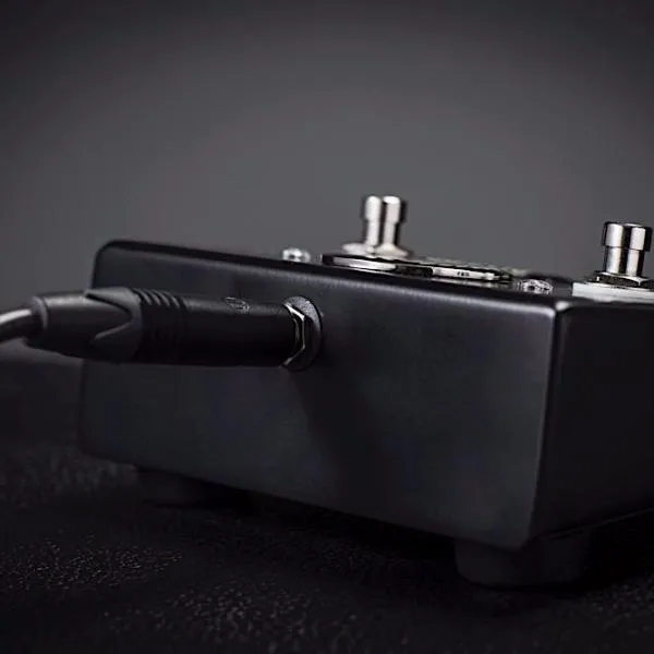 Victory Custom V100 fotbryter Master Volume Reverb satin black